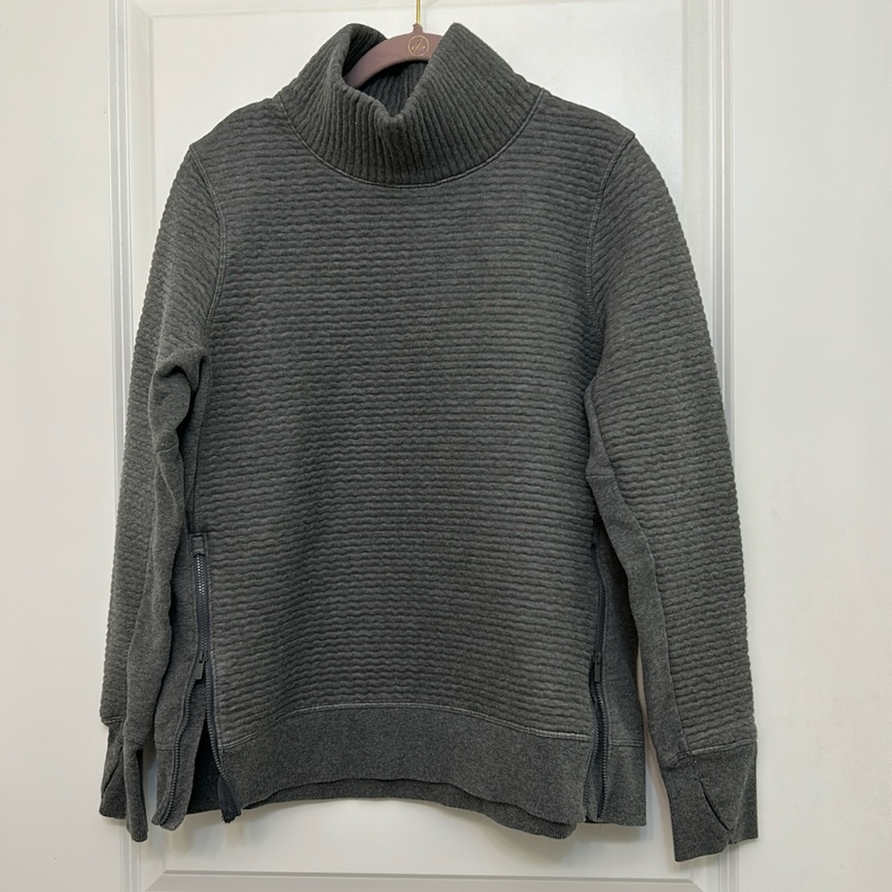Women’s TNeck Gray Sweatshirt-Sz L